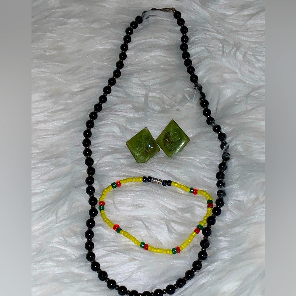 Glass Beaded Jewelry Set Black Yellow Green Beads Enamel Resin Post Earrings